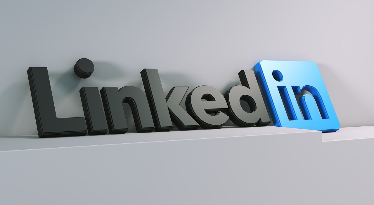 A Glimpse Into The LinkedIn Feed Algorithm
